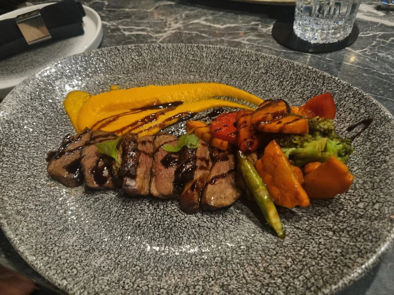 Ginger Sushi Bar & Lounge