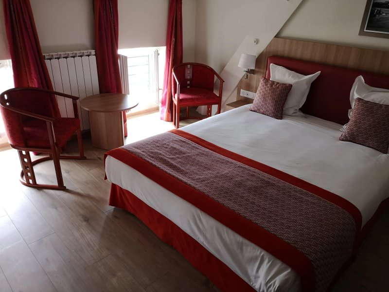 Le Phenix Hotel