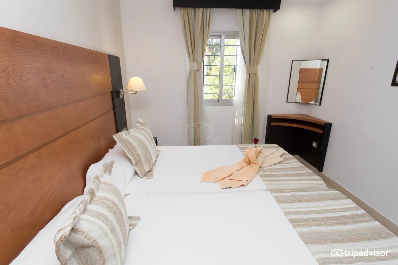 HL Miraflor Suites