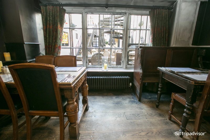 Guy Fawkes Inn