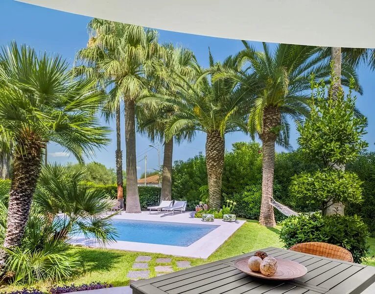 VACATION HOME 300 MT. BY THE SEA OF FINE GOLDEN SAND WITH PRIVATE POOL