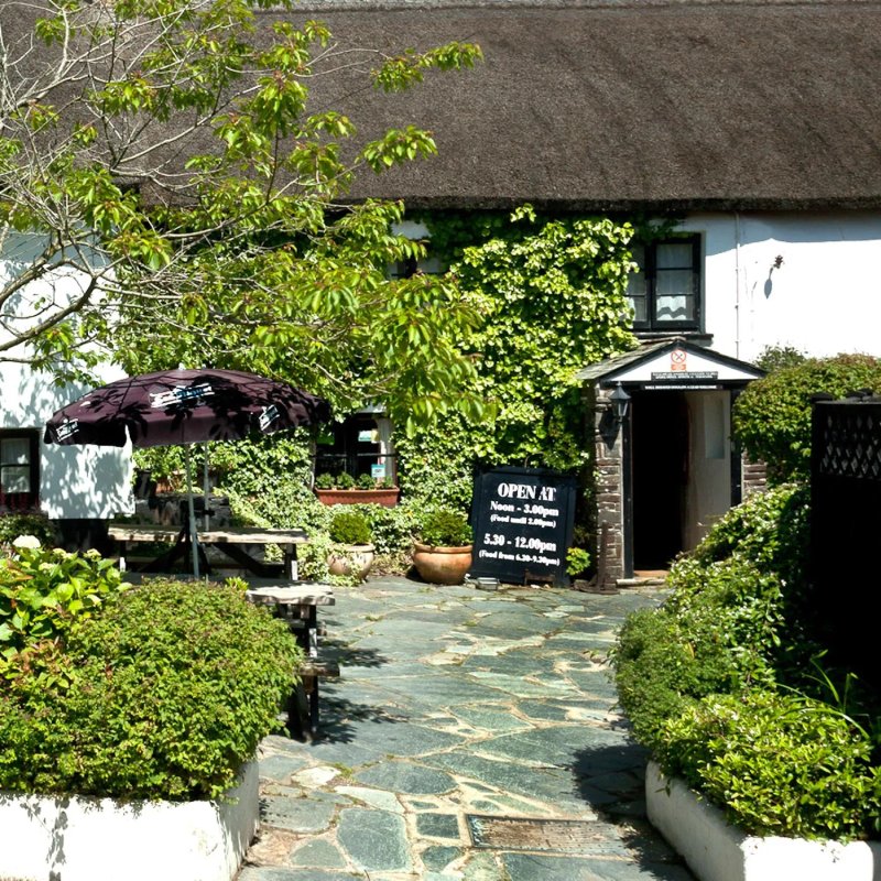 COACH & HORSES AT BUCKLAND BREWER