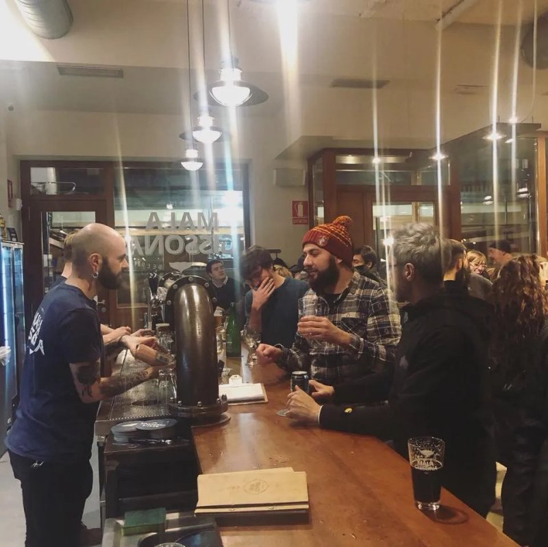 Mala Gissona Beer House Gros