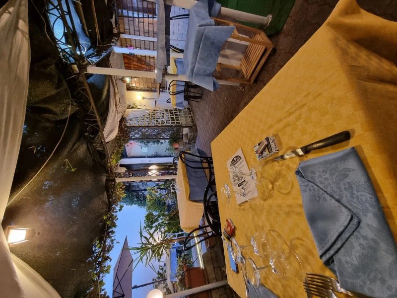 Chez Mes Amis