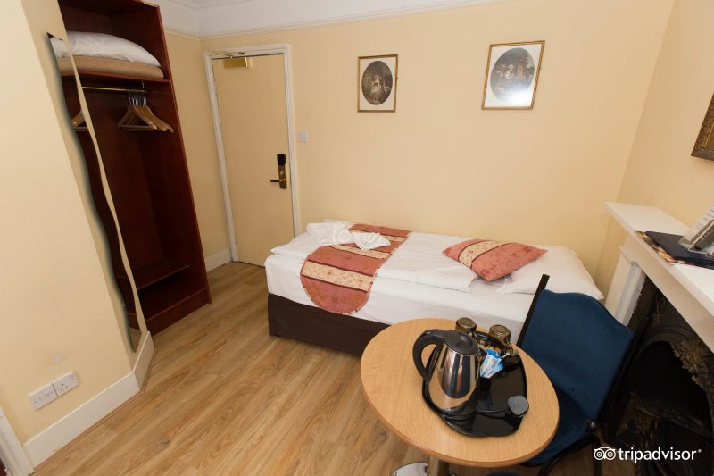Dolphin Hotel