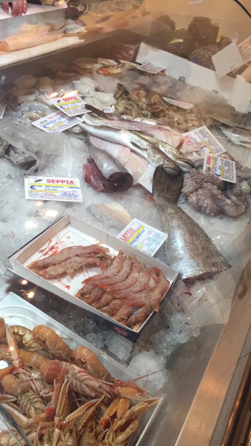 Pescheria Mediterraneo Con Cucina