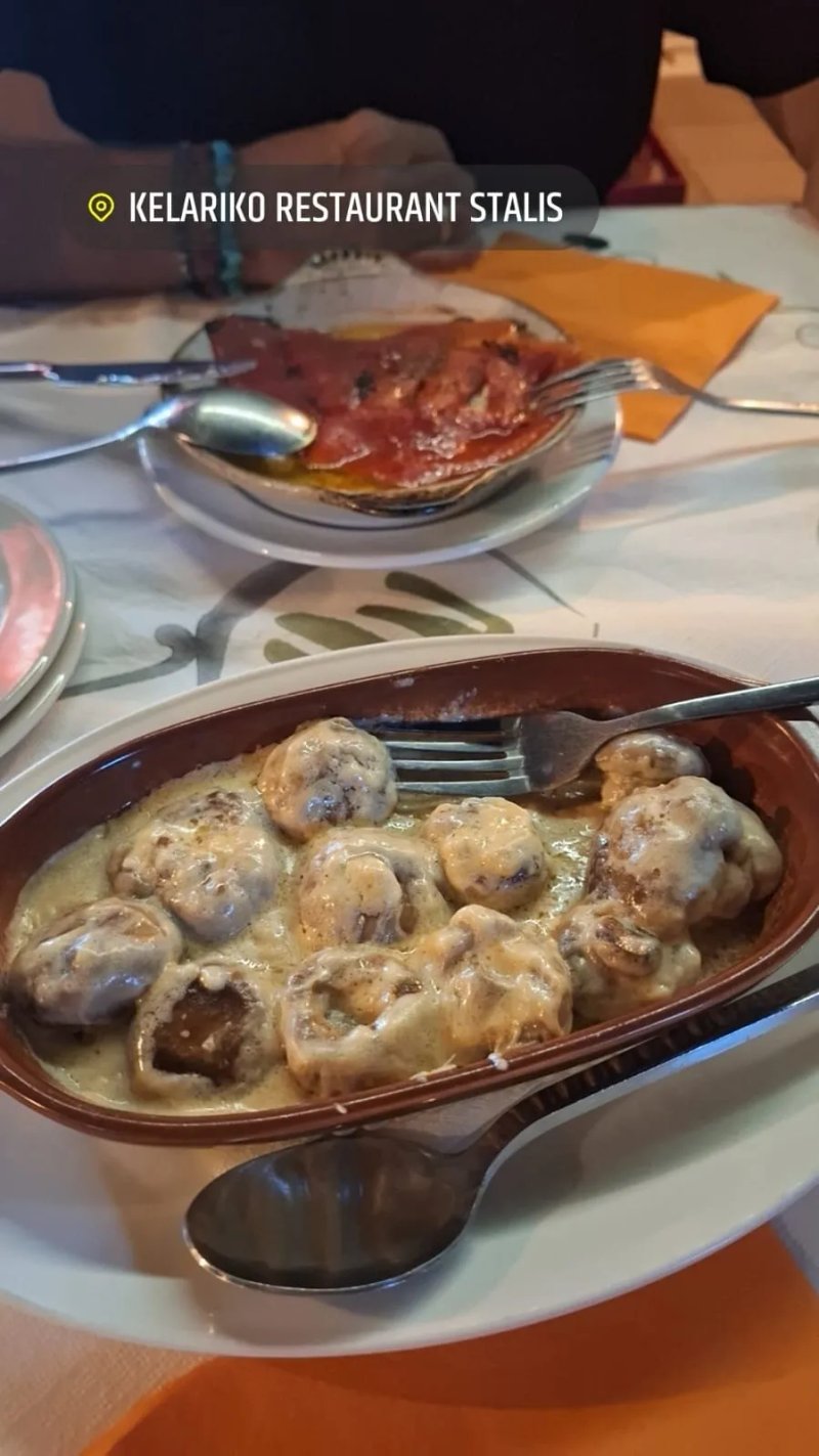 Kelariko Restaurant stalis
