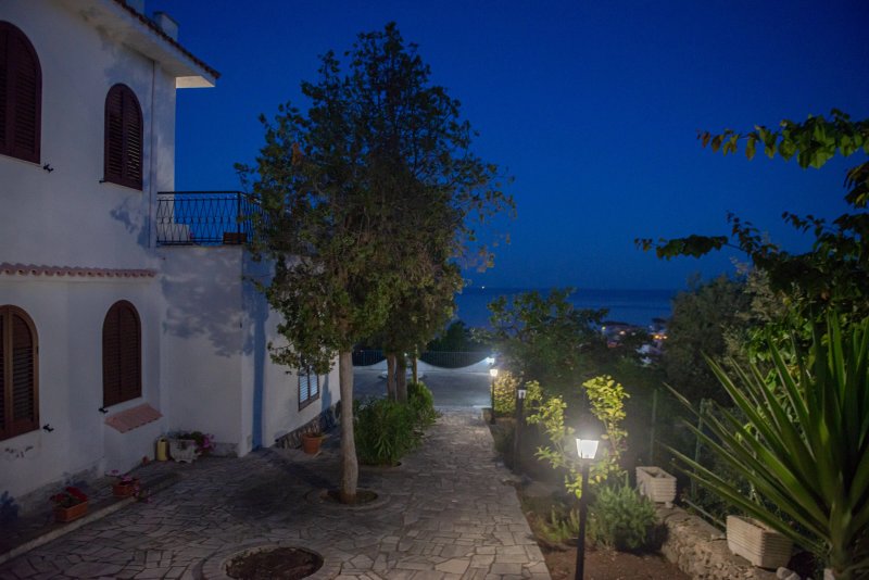 Gli Archi Sul Mare