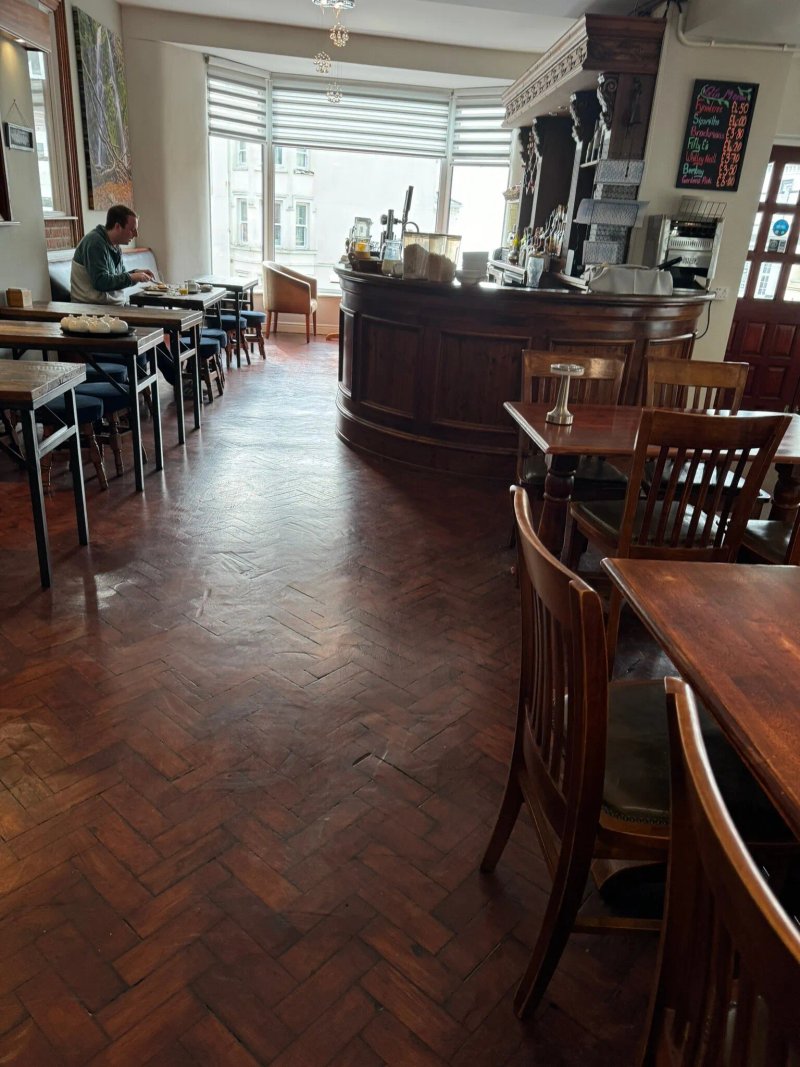 HQ Bar & Restaurant