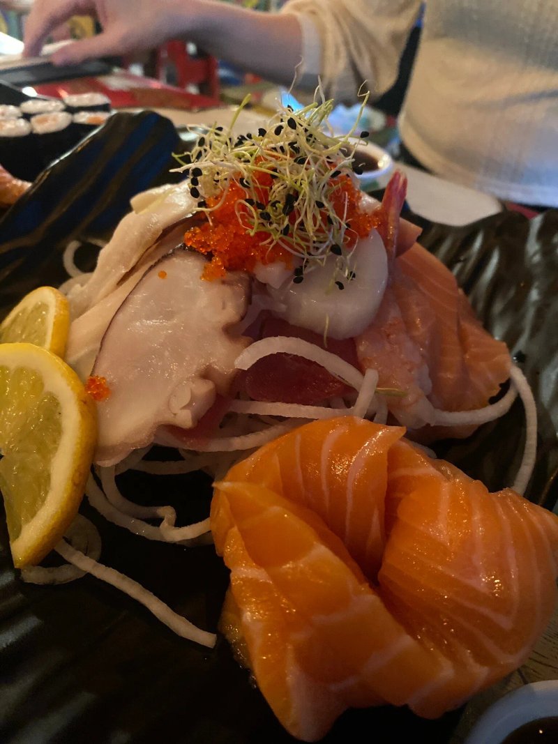 QQ Sushi Lounge
