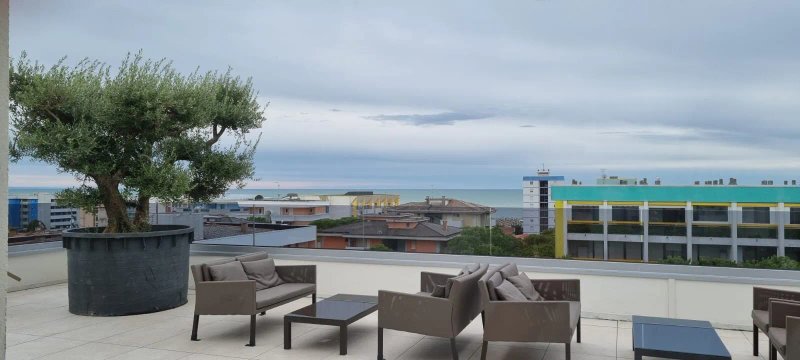 Venice Beach Hotel Sky Bar Style