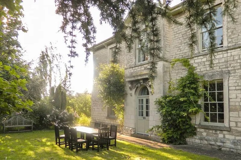 OLD STATION FARM, pet friendly, luxury holiday cottage in Malton