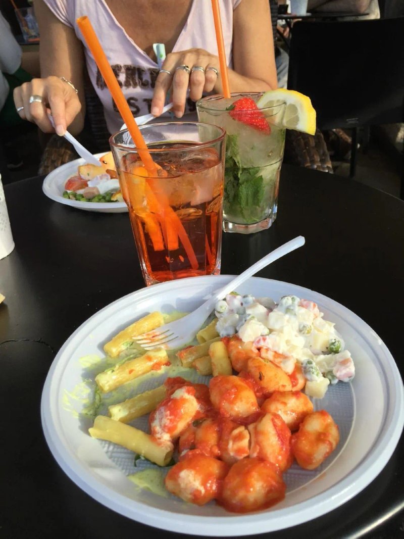 Momo Cafe
