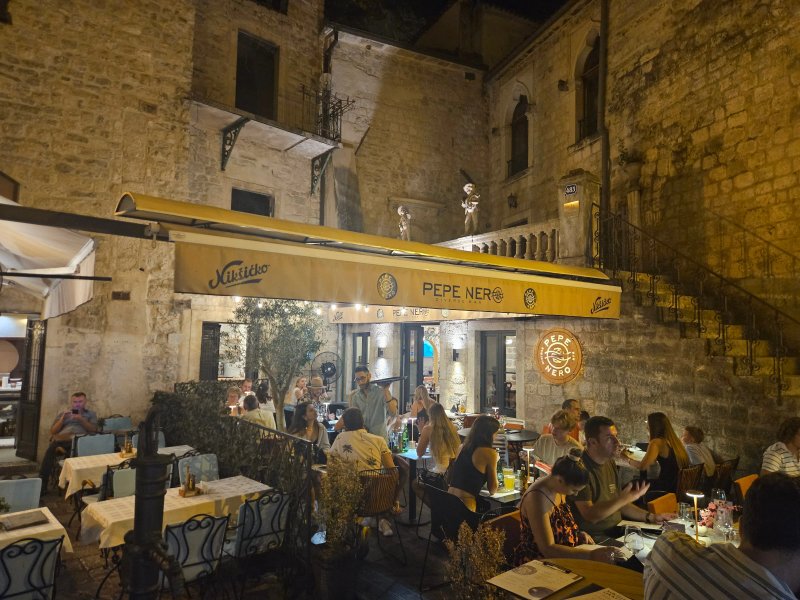 Pepe Nero Diverse Bar