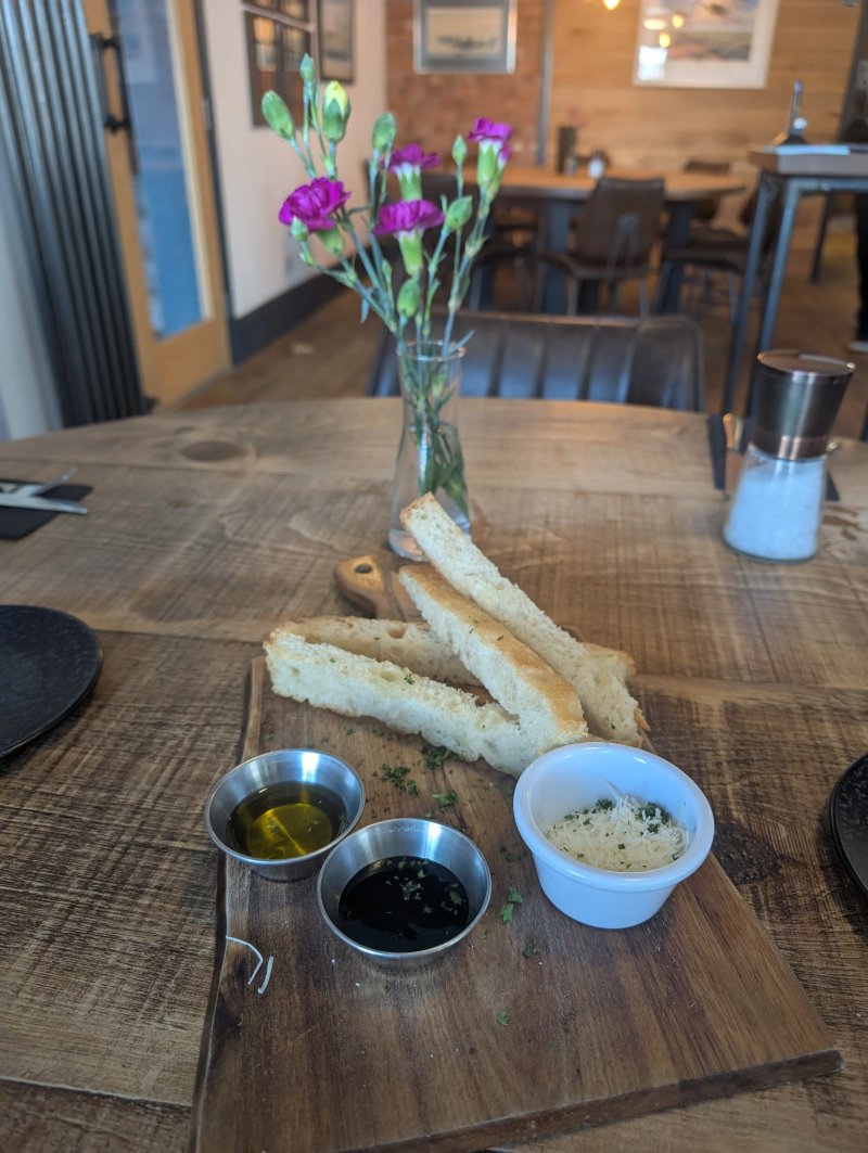 610 Bar & Grill at The Woodcote Hotel