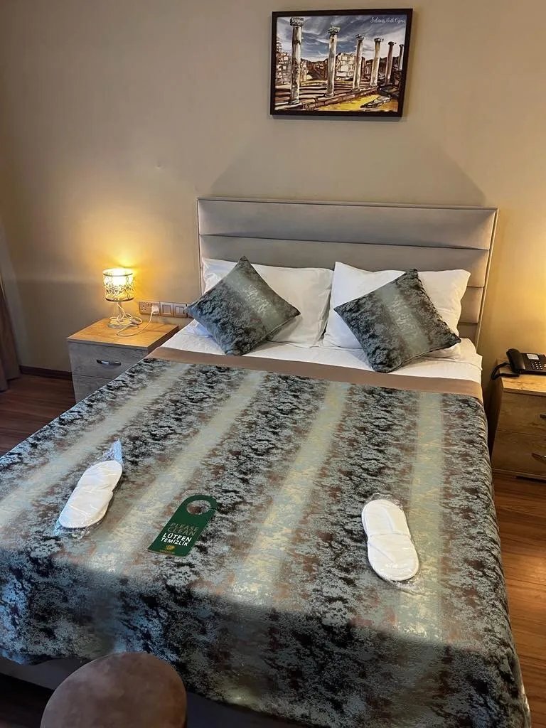 Golden Palms Guest House & Cafe