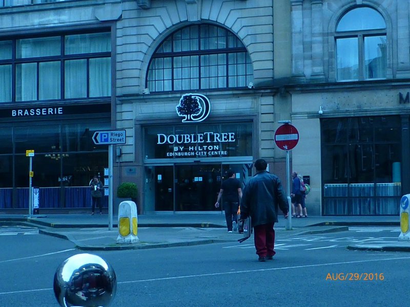 Footlights Bar & Restaurant