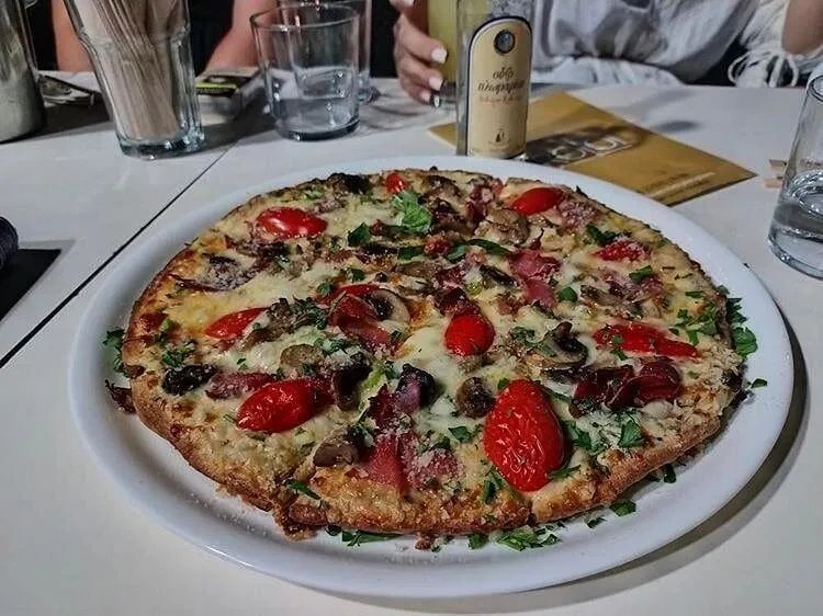 Roloi Cafe-Restaurant