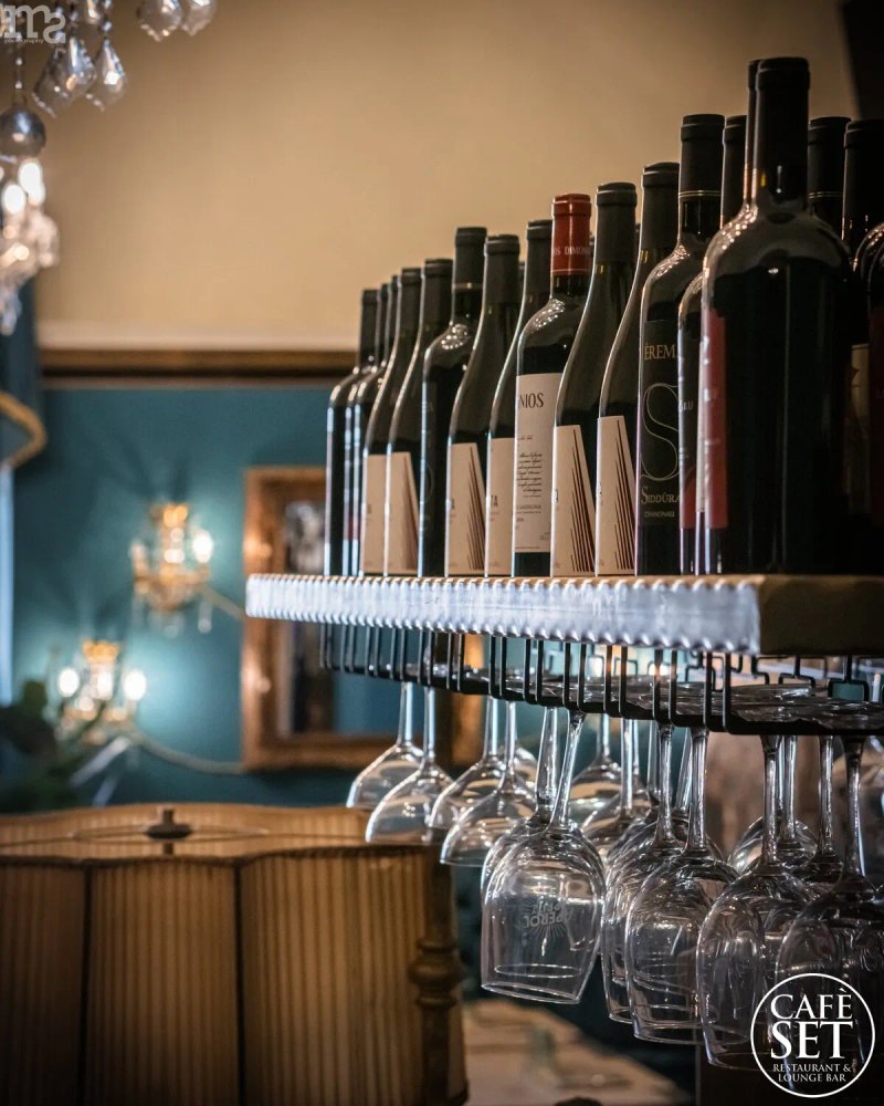 Cafe Set - Restaurant & Lounge Bar