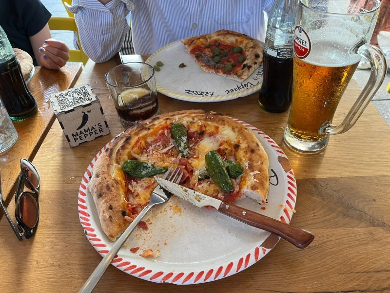 Mama's pepper pizza