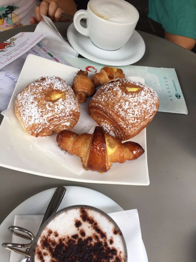 Bar pasticceria pane burro marmellata