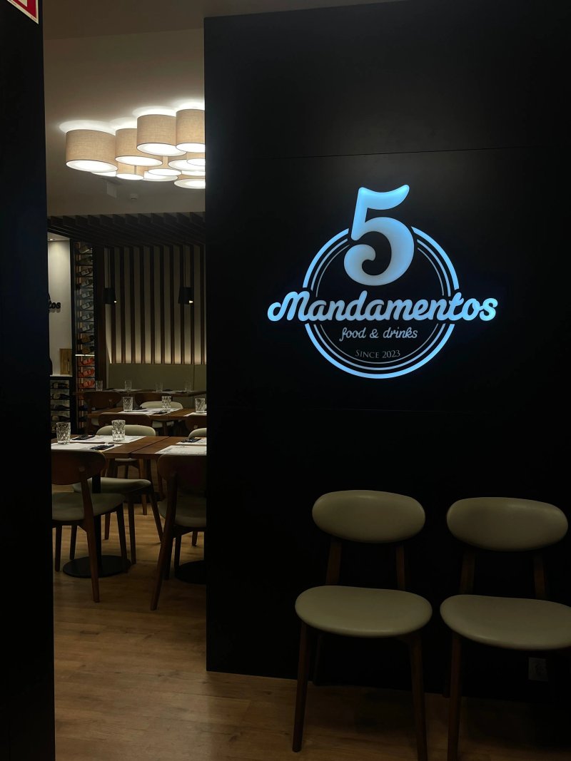 5 Mandamentos food and drink