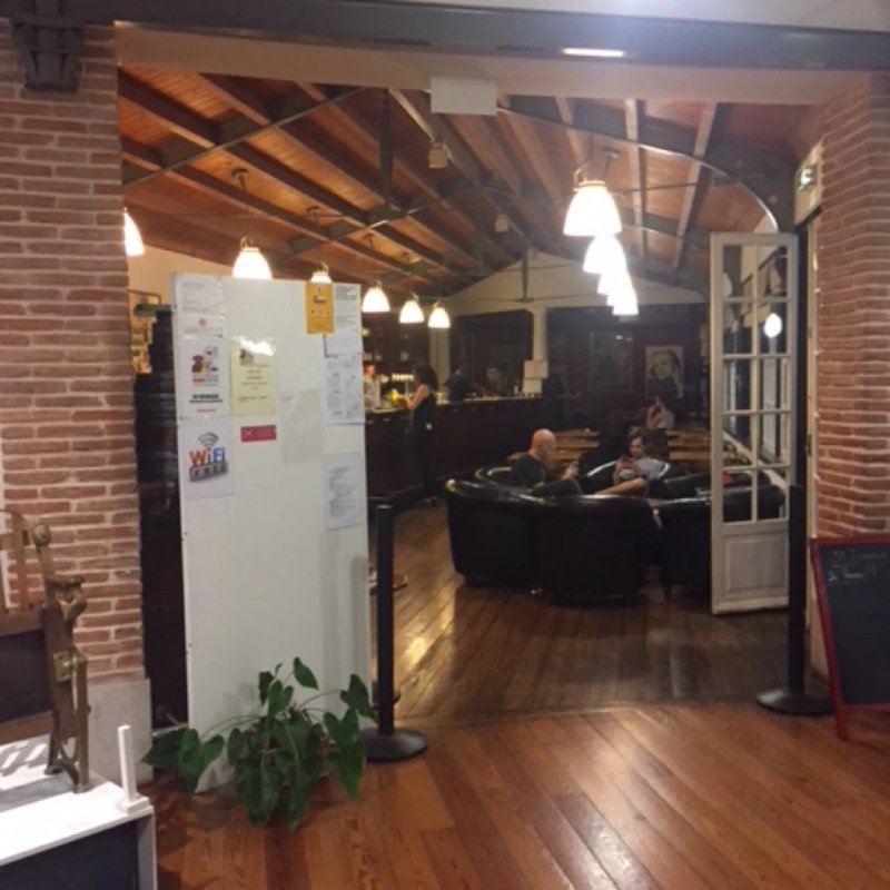 39 Degraus Cine-Gastro-Bar