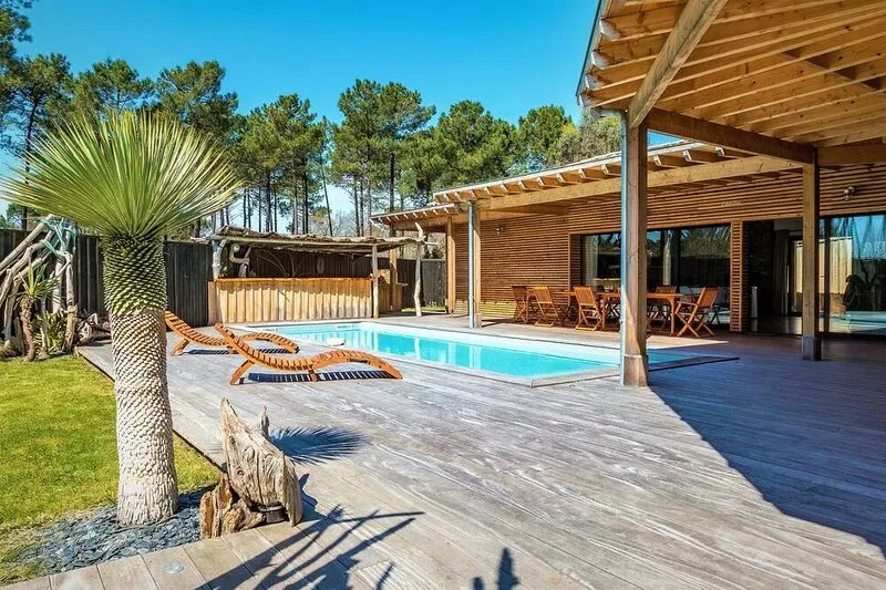 The apricot tree: Villa, driftwood, heated pool