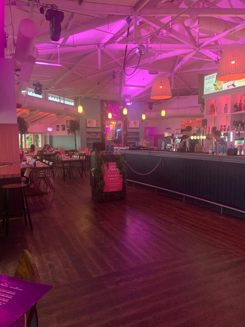 Aruba Restaurant & Bar