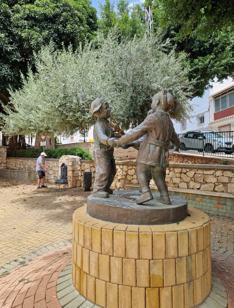 Plaza De Los Ninos Fountain