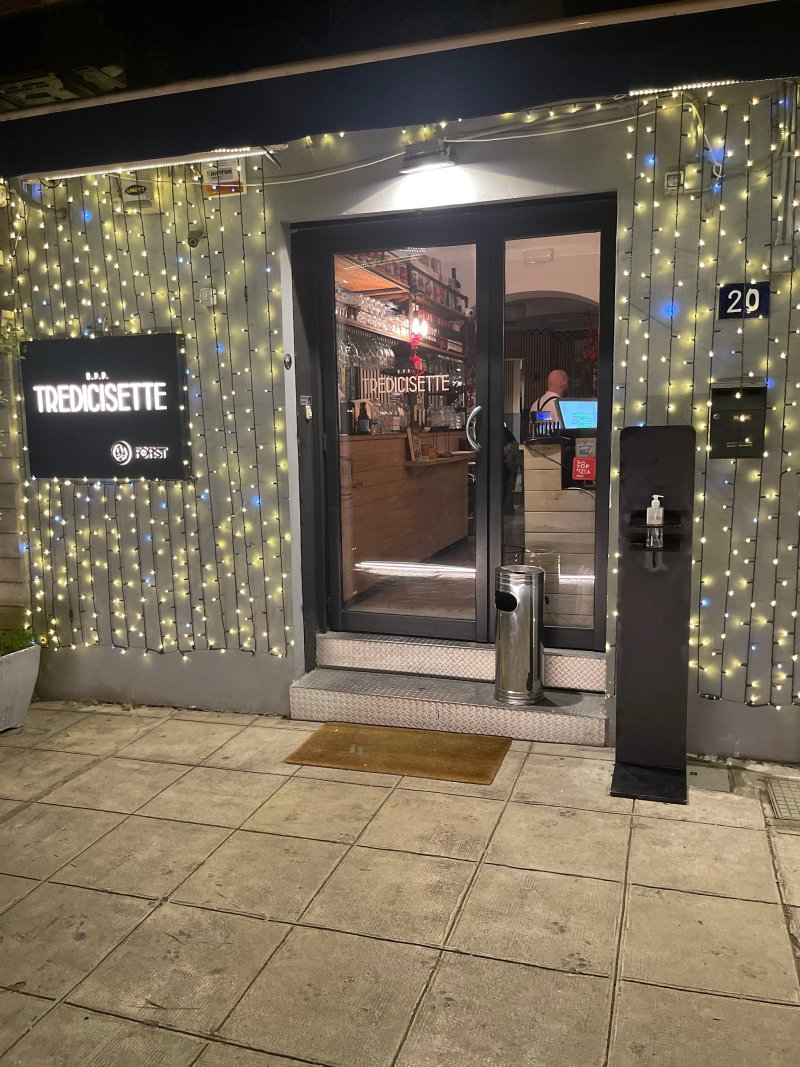 Tredicisette