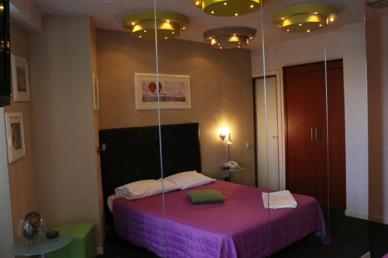 Carol Hotel