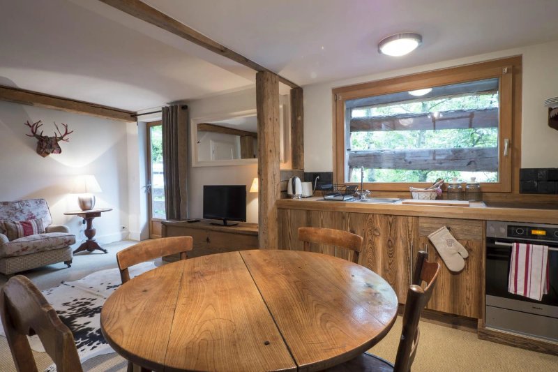 La Ruinette - Art Barn Apartments