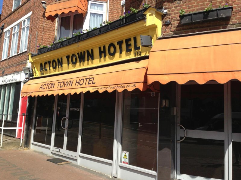 Acton Town Hotel