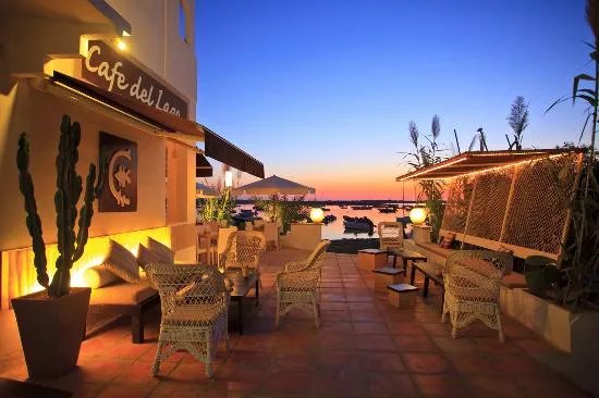 Cafe Del Lago