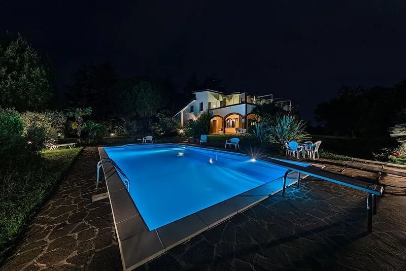 Daller Bianca con piscina by Wonderful Italy