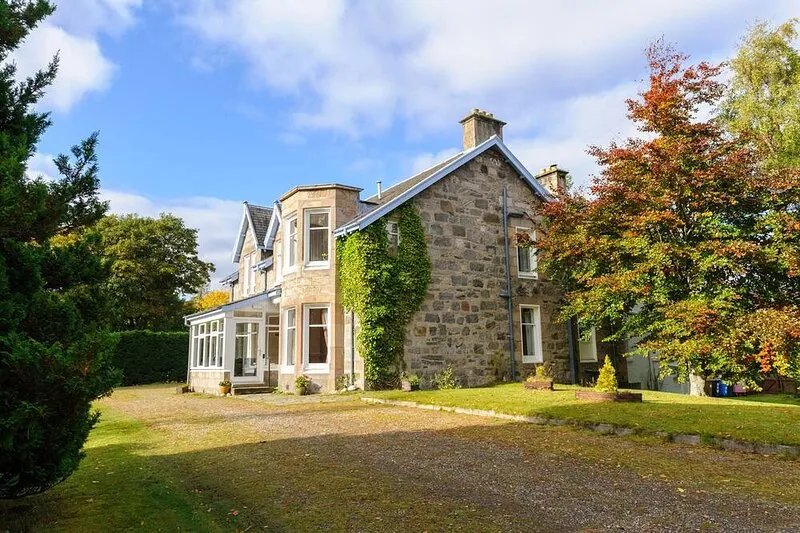 ALVEY HOUSE, family friendly, with open fire in Newtonmore