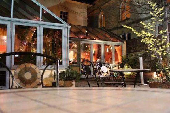 Storyteller Restaurant & Wine Room