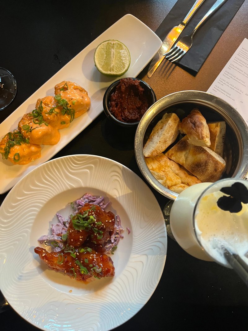 Lavish Bar & Grill