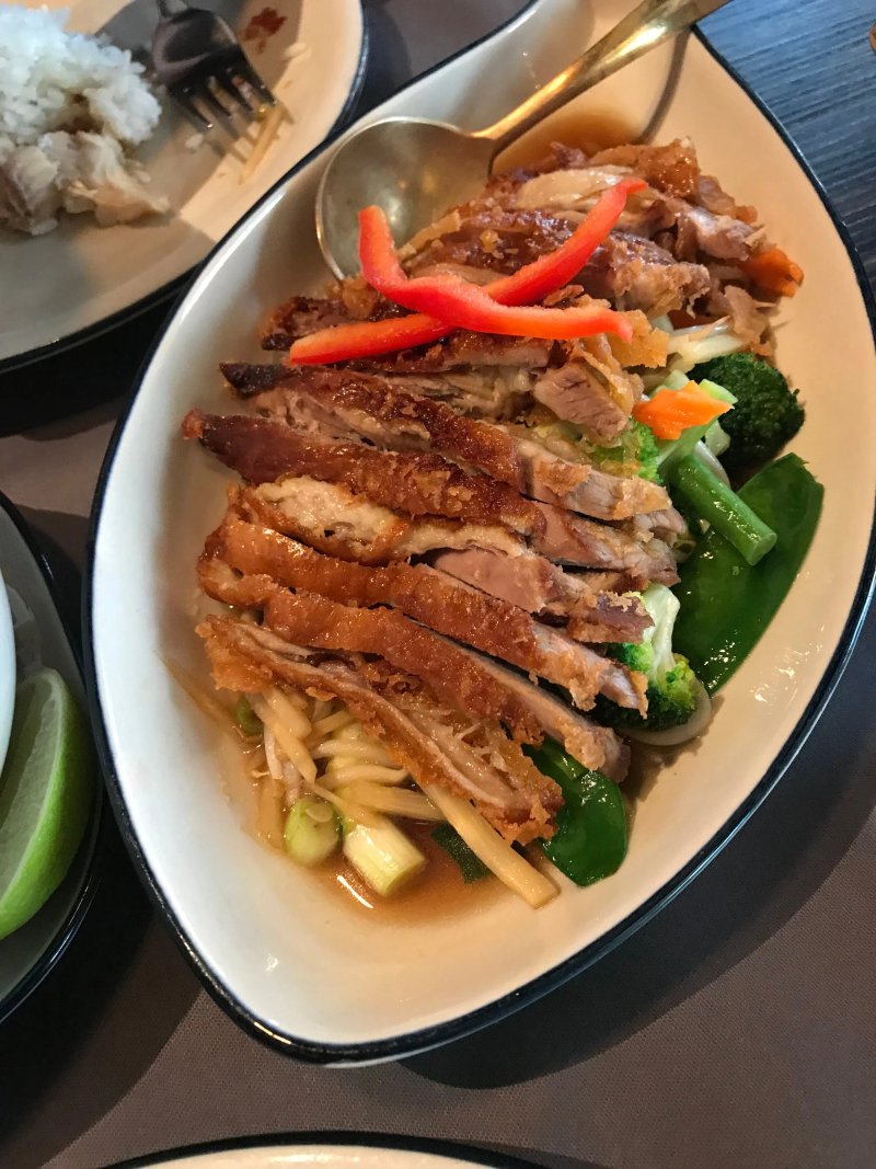 Lay Thai Restaurant & Lounge