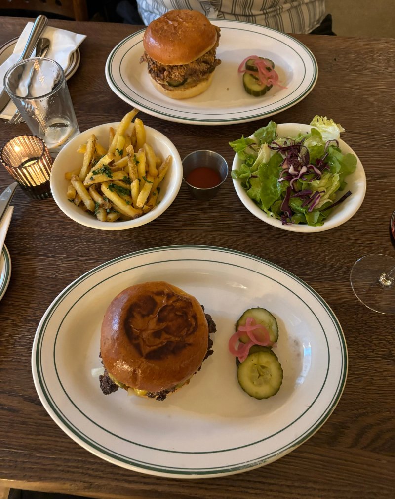 Lou's Comfort Food -  Restaurant & Bar