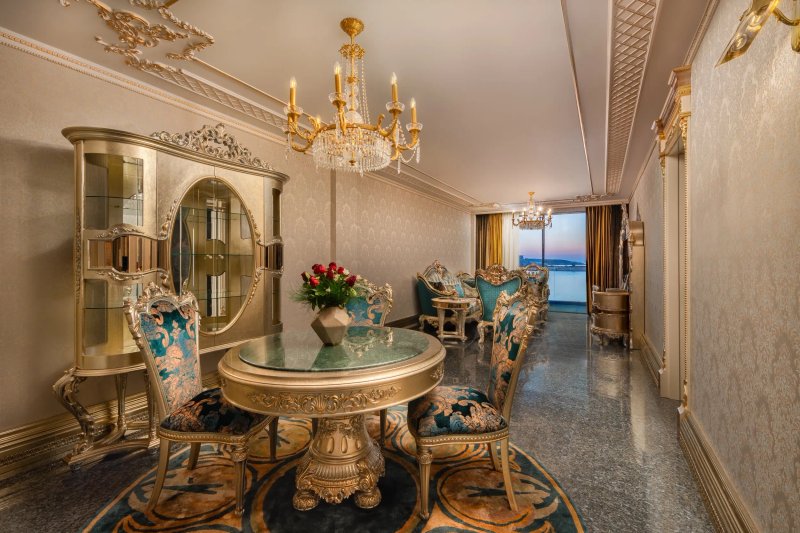 Les Ambassadeurs Hotel Casino & Marina