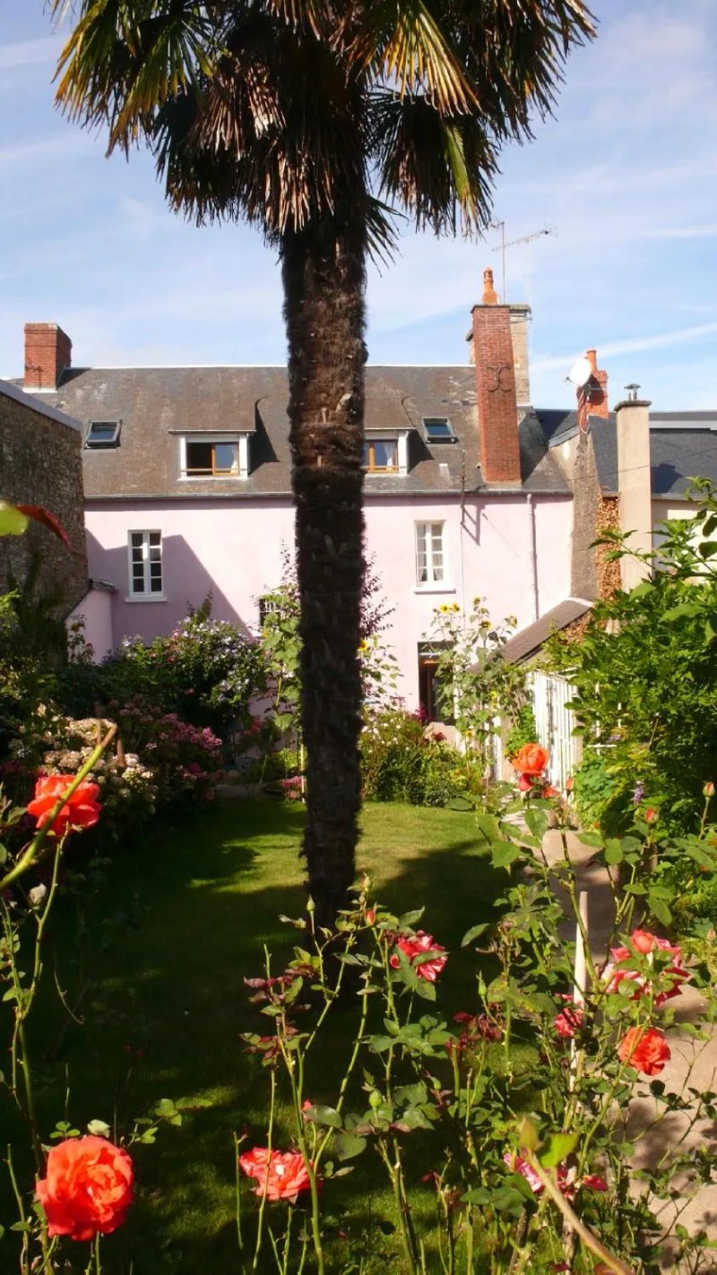 Villa Mons