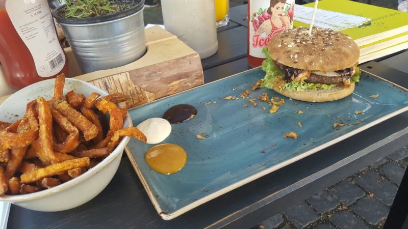 HANS IM GLUECK Burgergrill & Bar