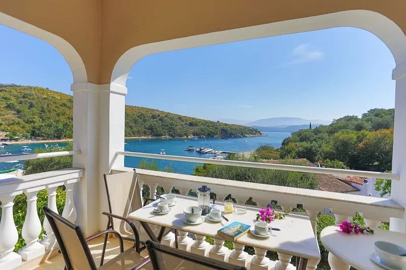 Evanna: 3-Bedroom Apartment in Agios Stefanos, Corfu - Sleeps 6