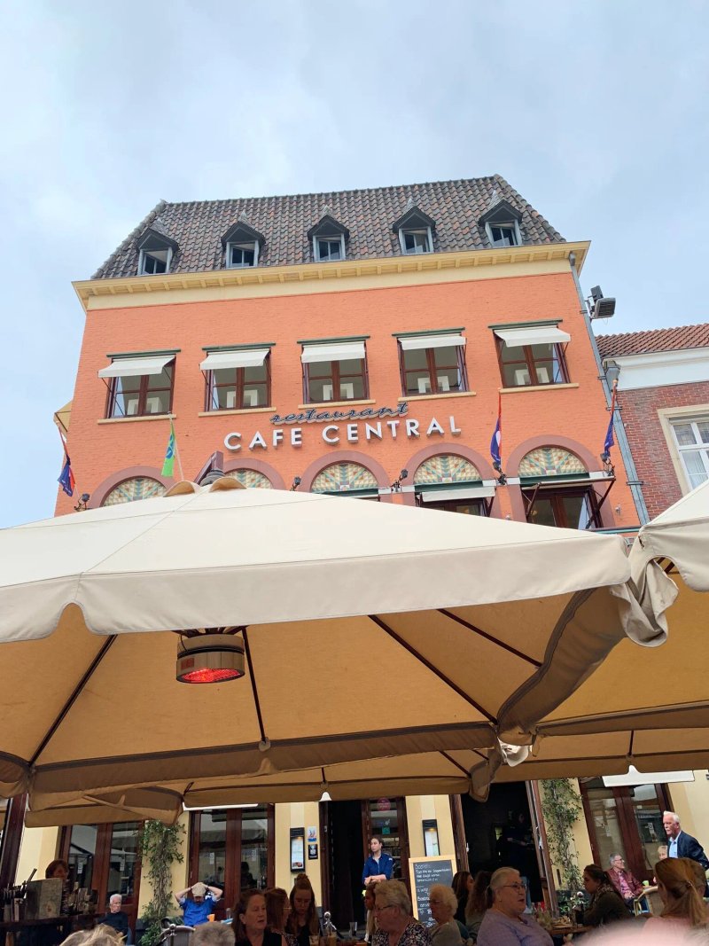 Cafe Restaurant Central