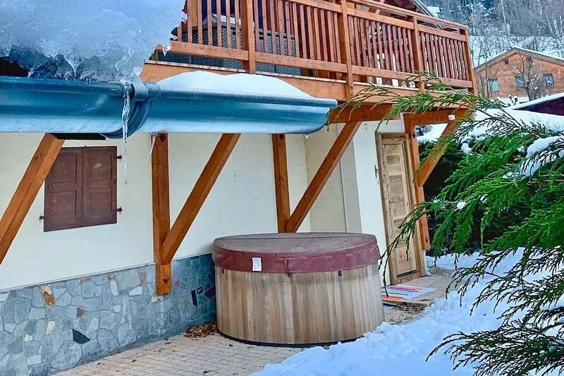 Chalet du Dard -  self catered chalet sleeping 8 in 4 bedrooms, hot tub, garden