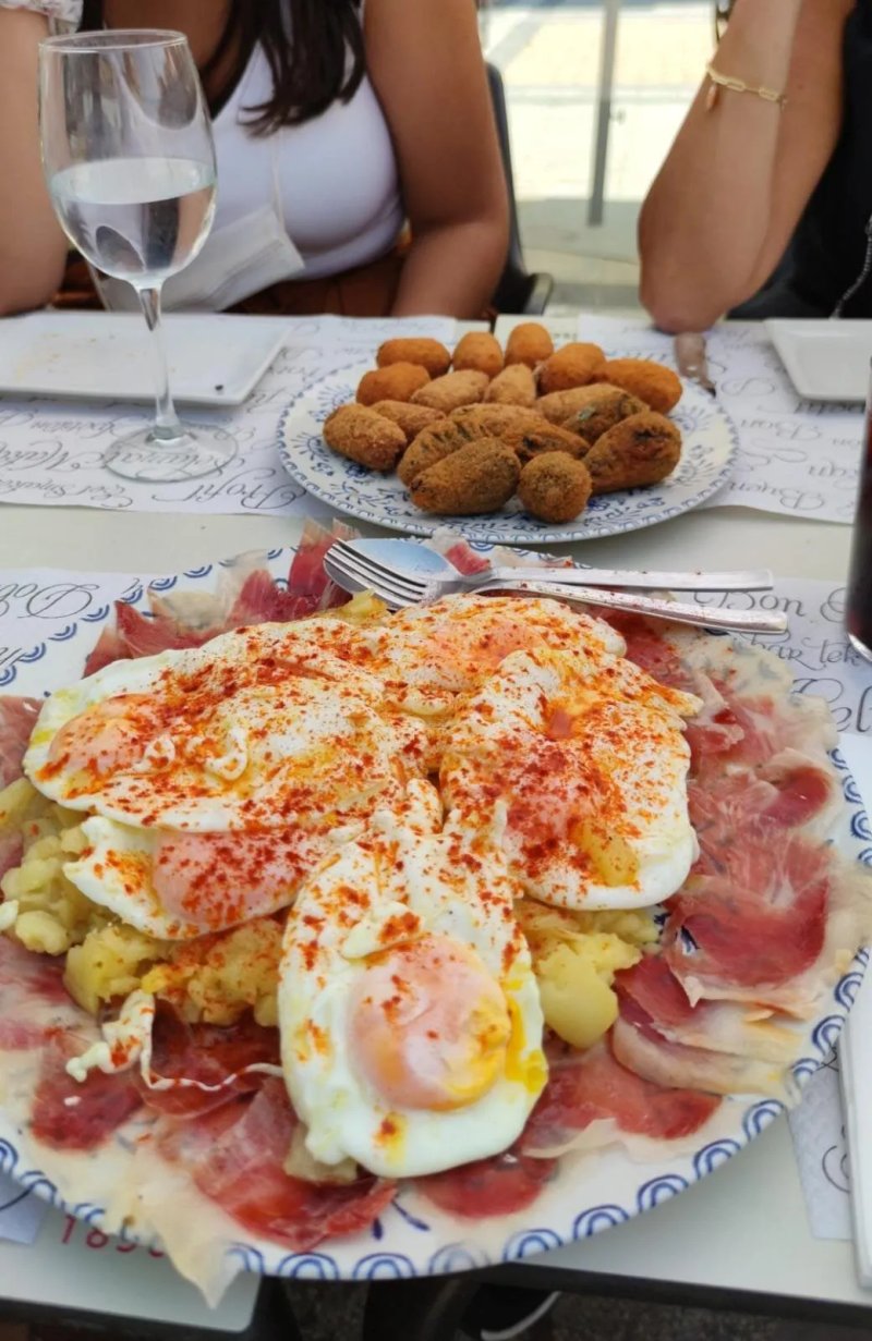 Cafe Casino - Gin Club & Bistro
