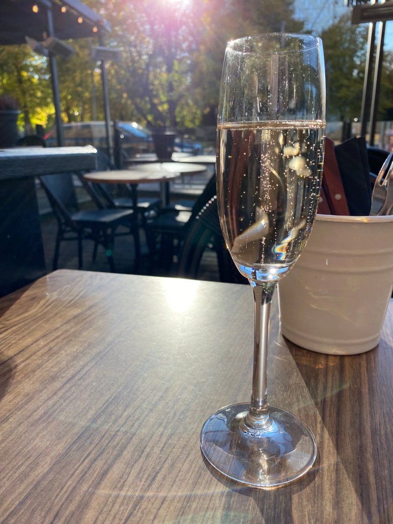 Humm Bar & Bistro