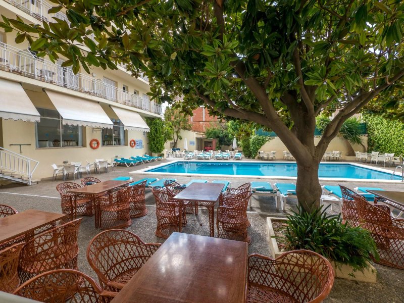 Hotel Checkin Pineda